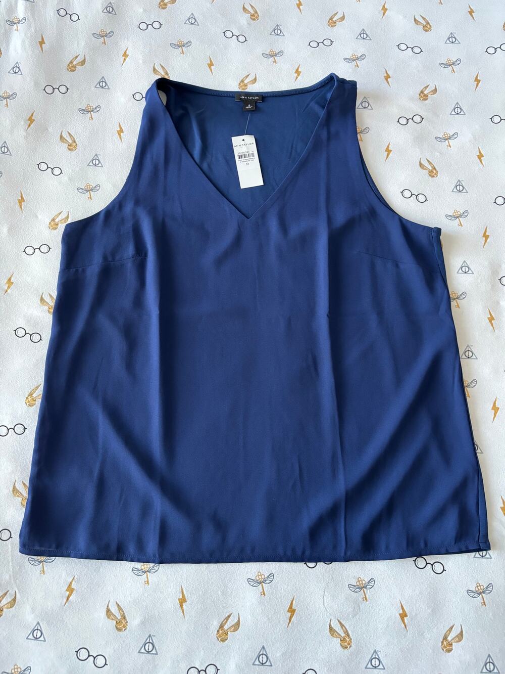 Ann Taylor "Mixed Media V-Neck Shell" – Navy, Size M